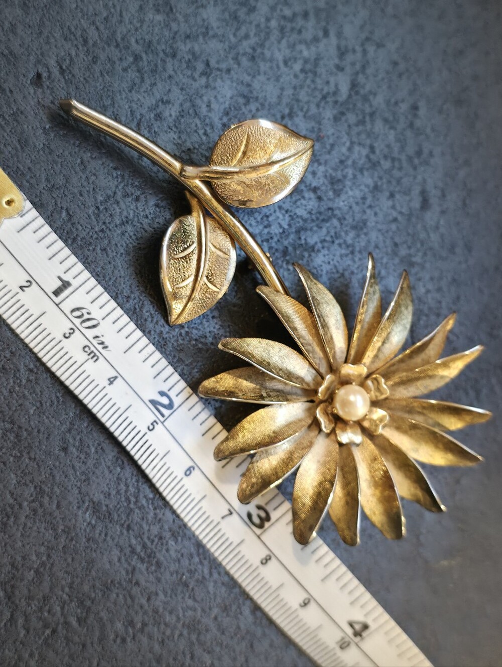 Vintage Mid-Century Gold Tone Floral Brooch | Faux Pearl Center | Circa 1960s - Picture 9 of 9